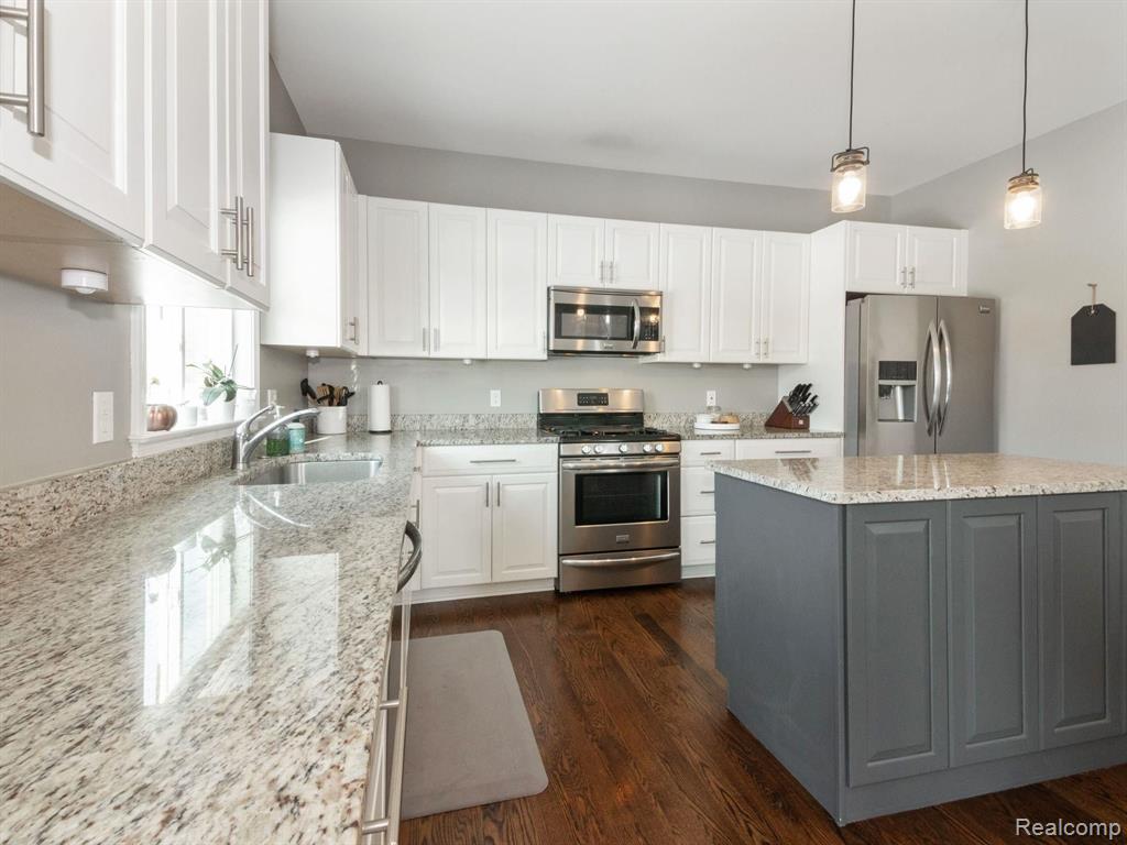 8293 Meadow Ridge Clarkston, MI 48348 - Photo 15 of 38