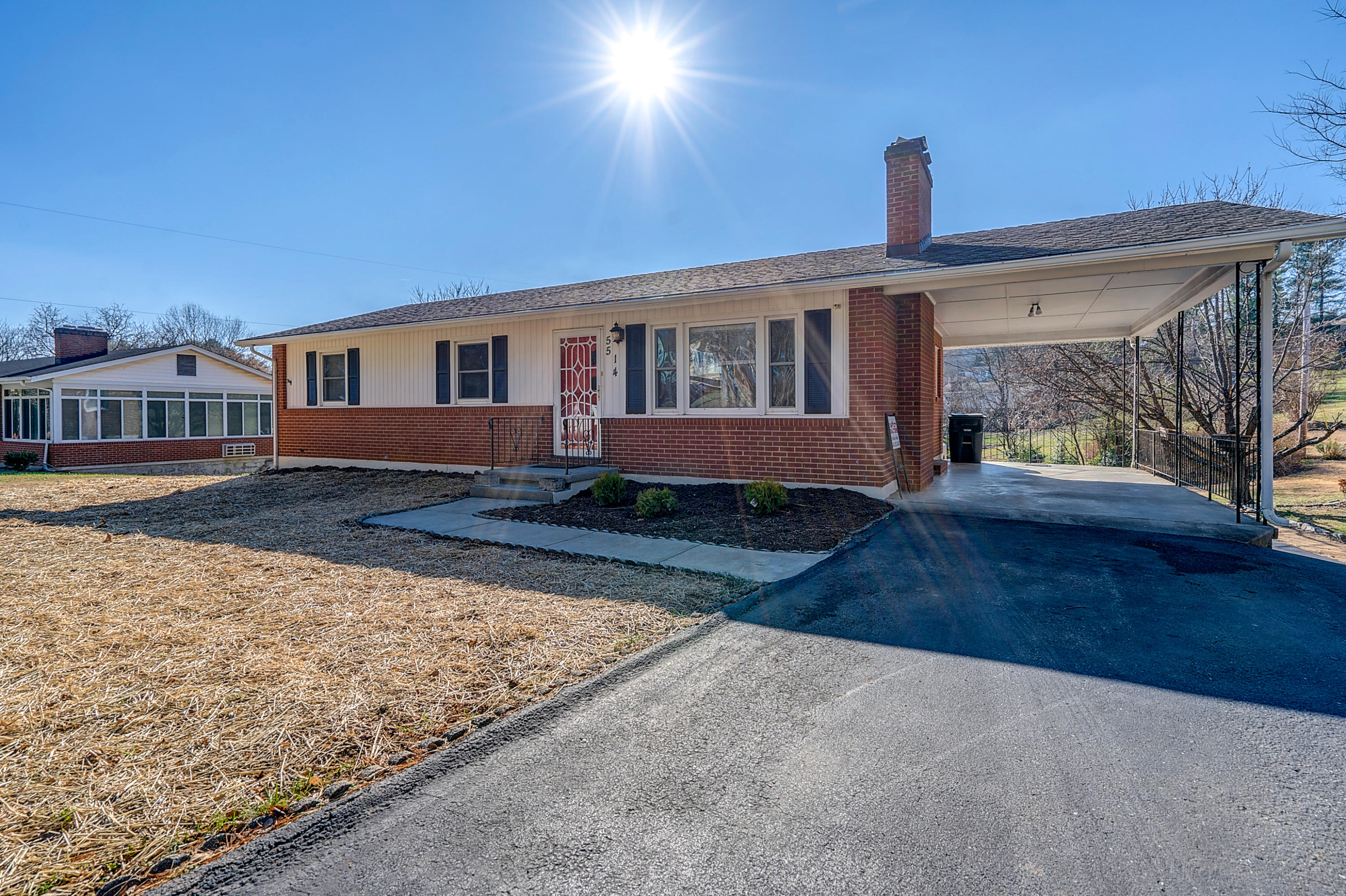 5514 Castle Rock Road Roanoke, VA 24018 - Photo 2 of 28 DSC00266_67_68_69_70