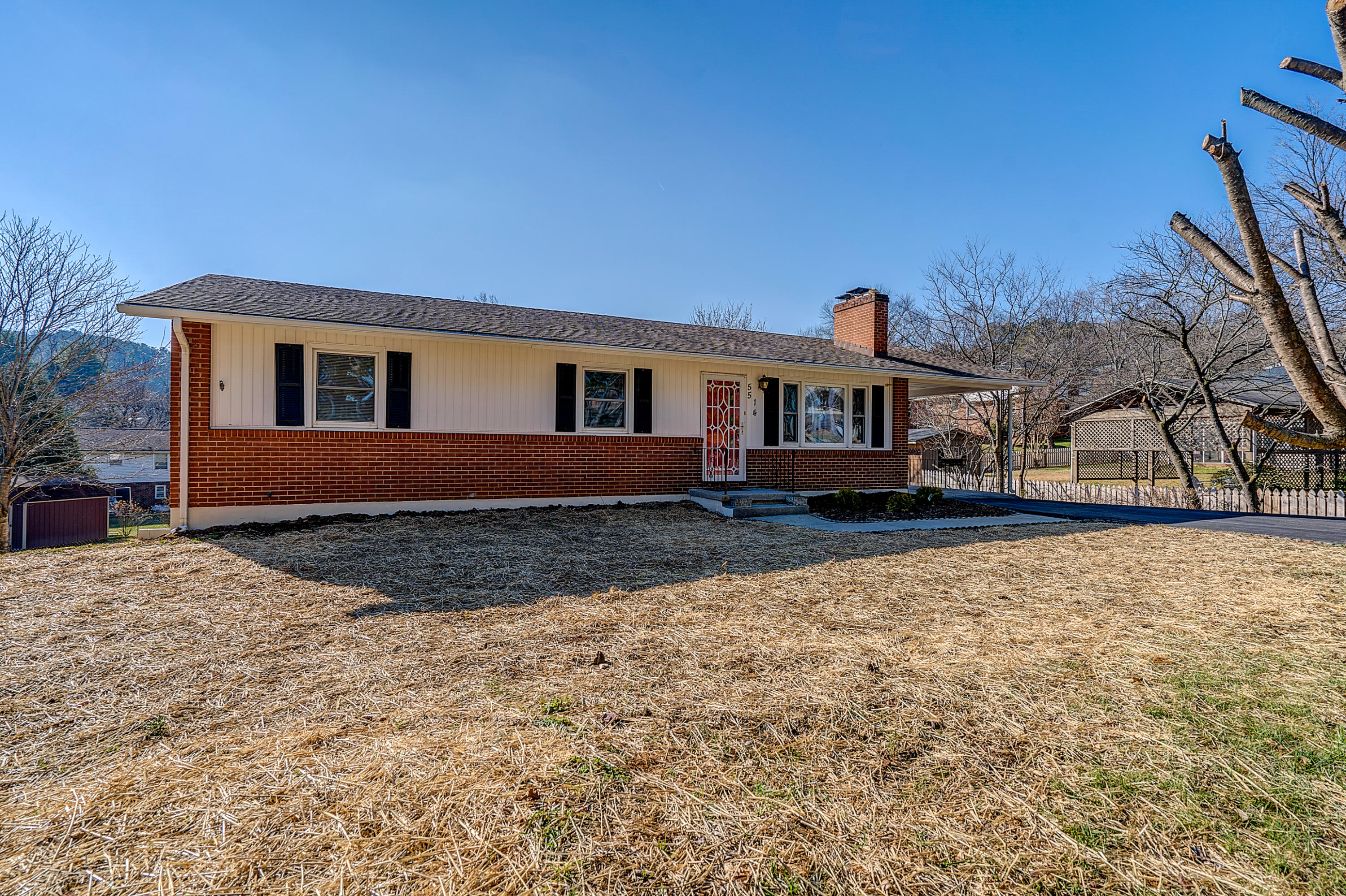 5514 Castle Rock Road Roanoke, VA 24018 - Photo 3 of 28 DSC00276_77_78_79_80