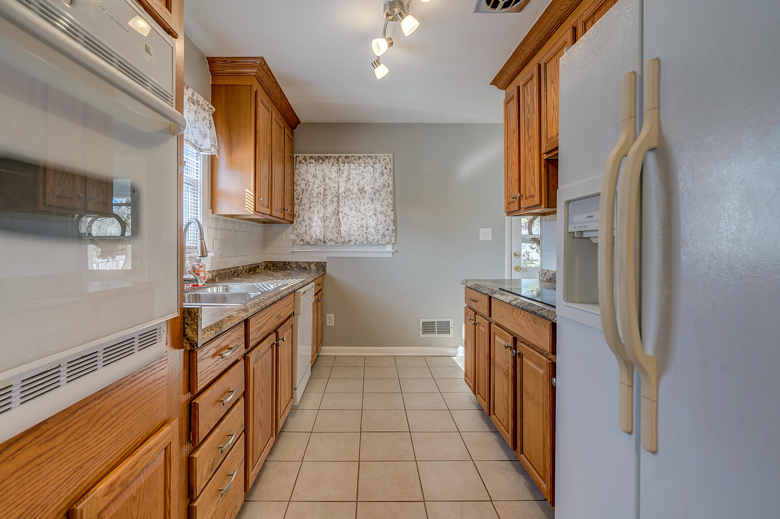 5514 Castle Rock Road Roanoke, VA 24018 - Photo 8 of 28 DSC00161_2_3_4_5