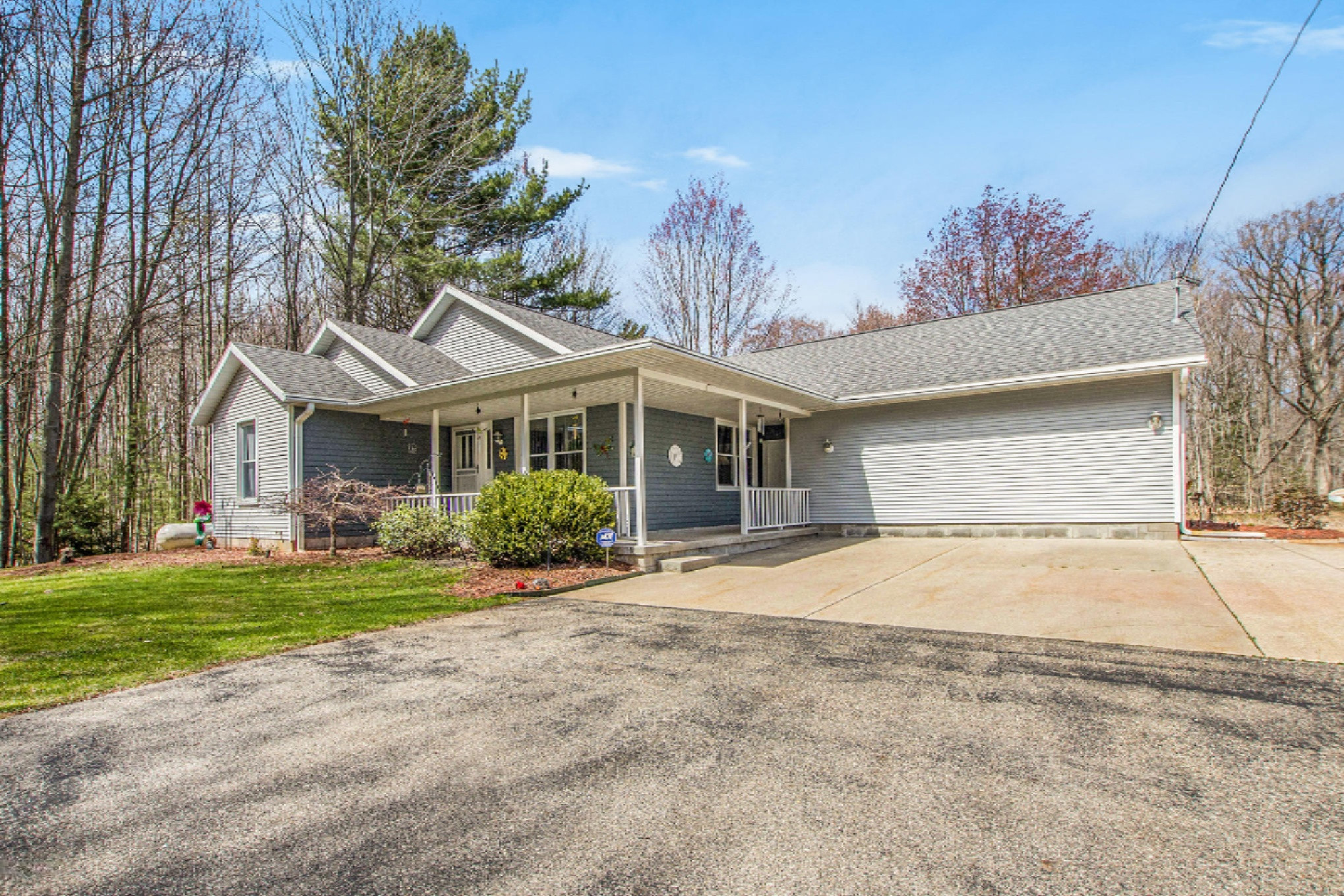1926 West Bard Road Muskegon, MI 49445 - Photo 2 of 26 IMG_0956