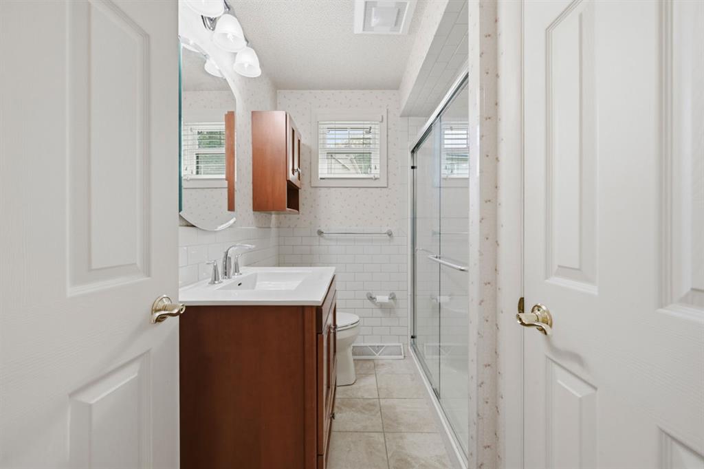 415 Overbrook Road Valencia, PA 16059 - Photo 16 of 44 Bathroom