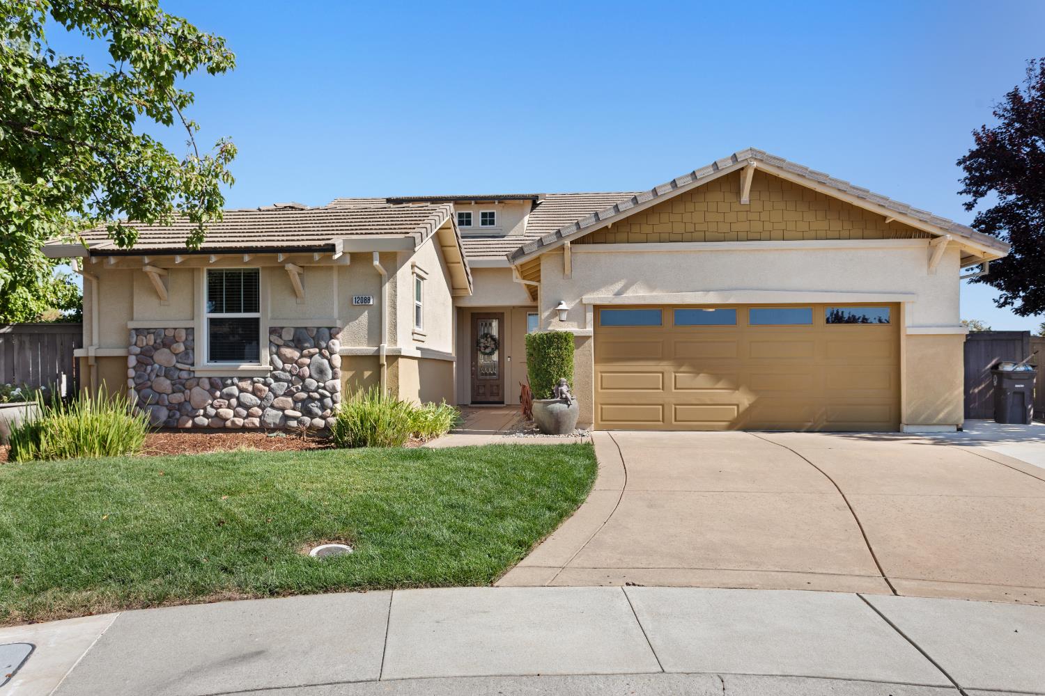 12088 Runswick Court Rancho Cordova, CA 95742 - Photo 2 of 54 Located in a Cul-de-Sac!