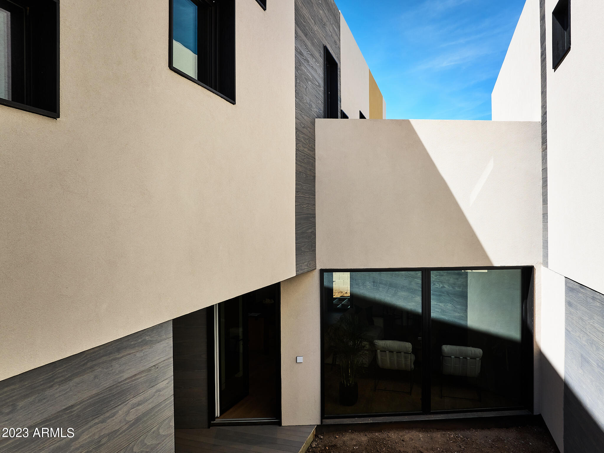 1740 East Ocotillo Road, Unit 3 Phoenix, AZ 85016 - Photo 2 of 19 mews staged-Mar 31 2023-50-web