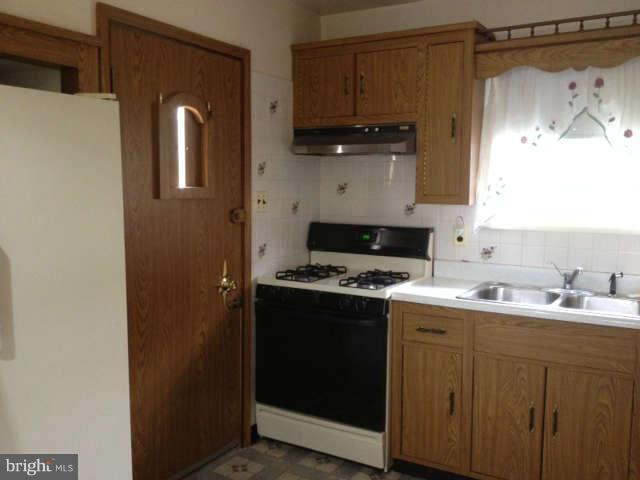 208 Timber Grove Road Reisterstown, MD 21136 - Photo 3 of 14 Kitchen