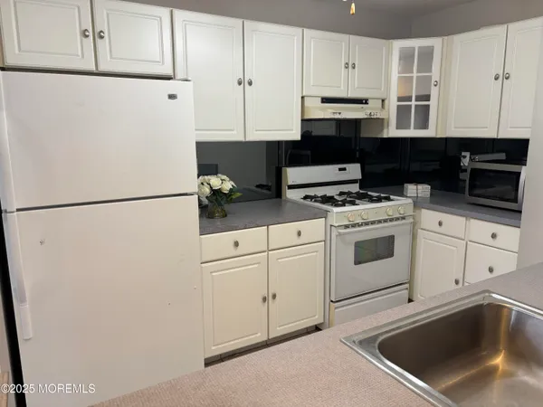 $2,600 | 481 Hawthorne Place, Morganville, NJ 07751