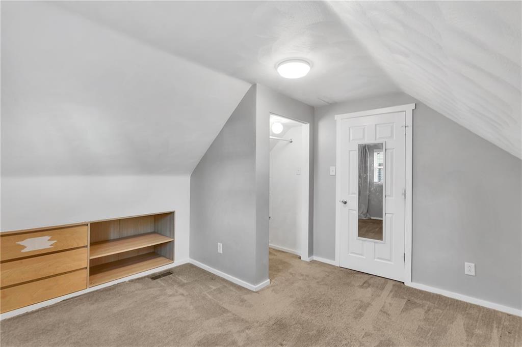734 Jefferson Road Pittsburgh, PA 15235 - Photo 18 of 29 an empty room with closet