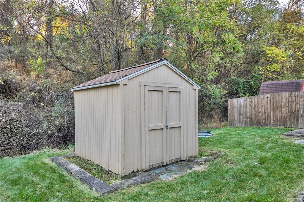734 Jefferson Road Pittsburgh, PA 15235 - Photo 28 of 29 a view of a backyard with barn