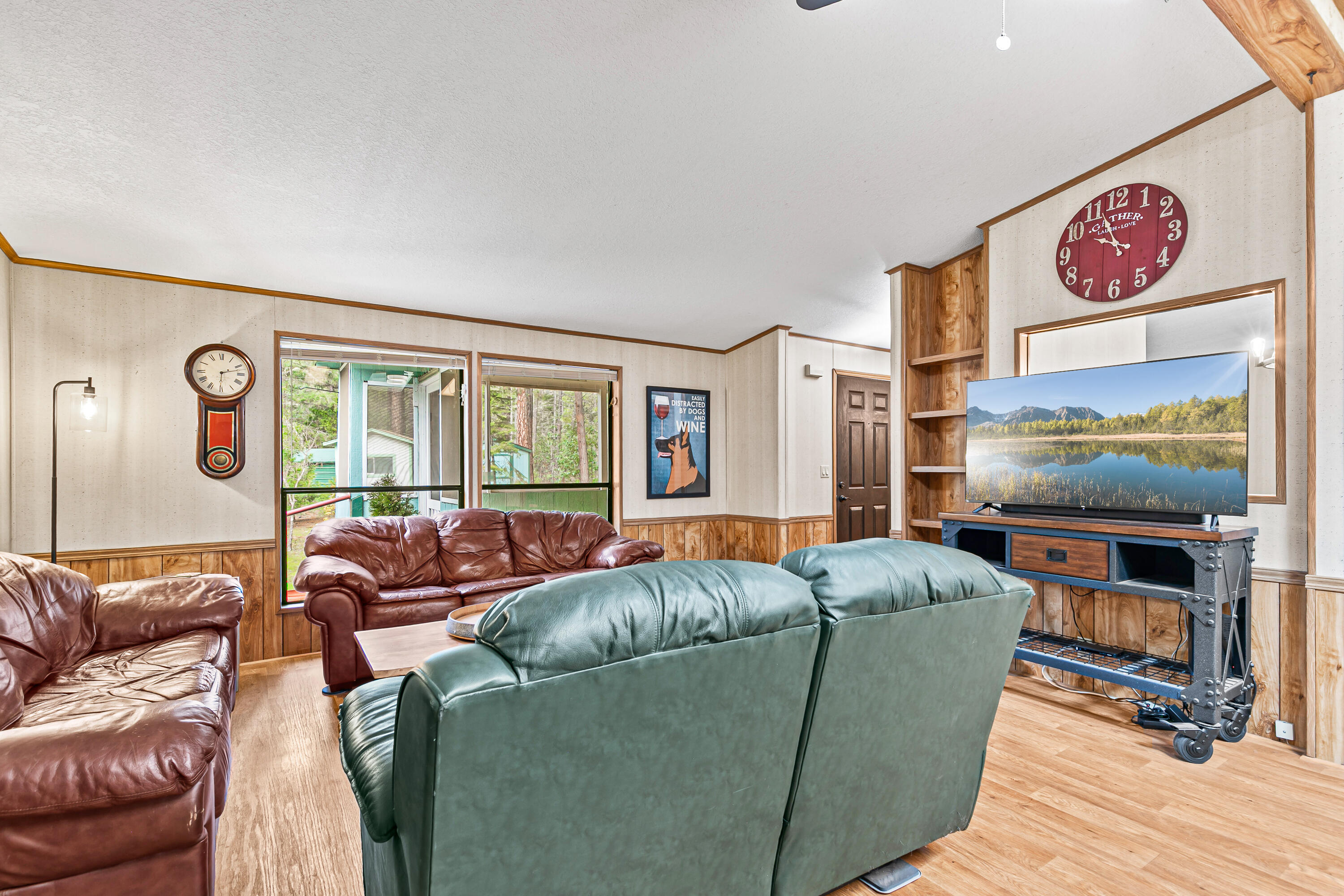 3610 Pleasant Creek Road Rogue River, OR 97537 - Photo 10 of 110 House 1 Living Room