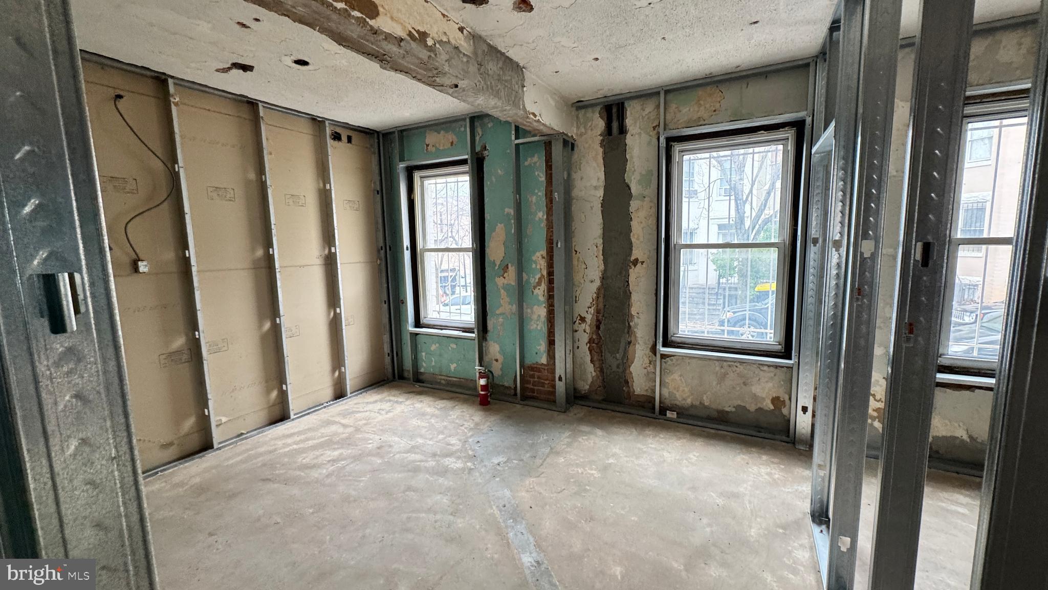 1745 Kalorama Road Northwest, Unit 101 Washington, DC 20009 - Photo 11 of 23 a view of an empty room with a window
