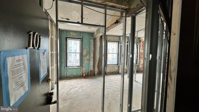 a view of entryway with livingroom