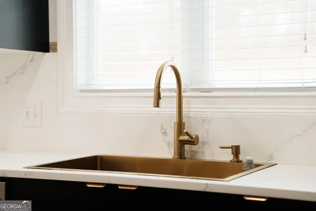 a close view of sink and tap