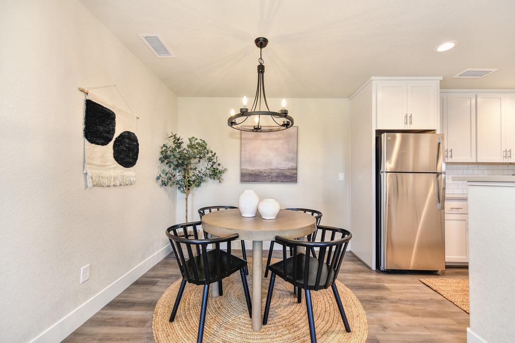 2660 Commons Place Auburn, CA 95603 - Photo 16 of 55 a dining room with furniture and window