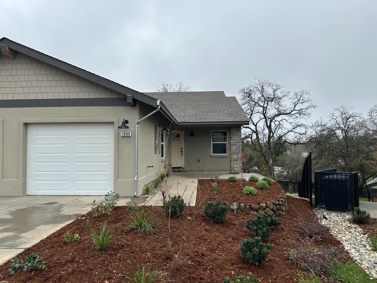 2660 Commons Place Auburn, CA 95603 - Photo 7 of 55 a front view of a house with garden