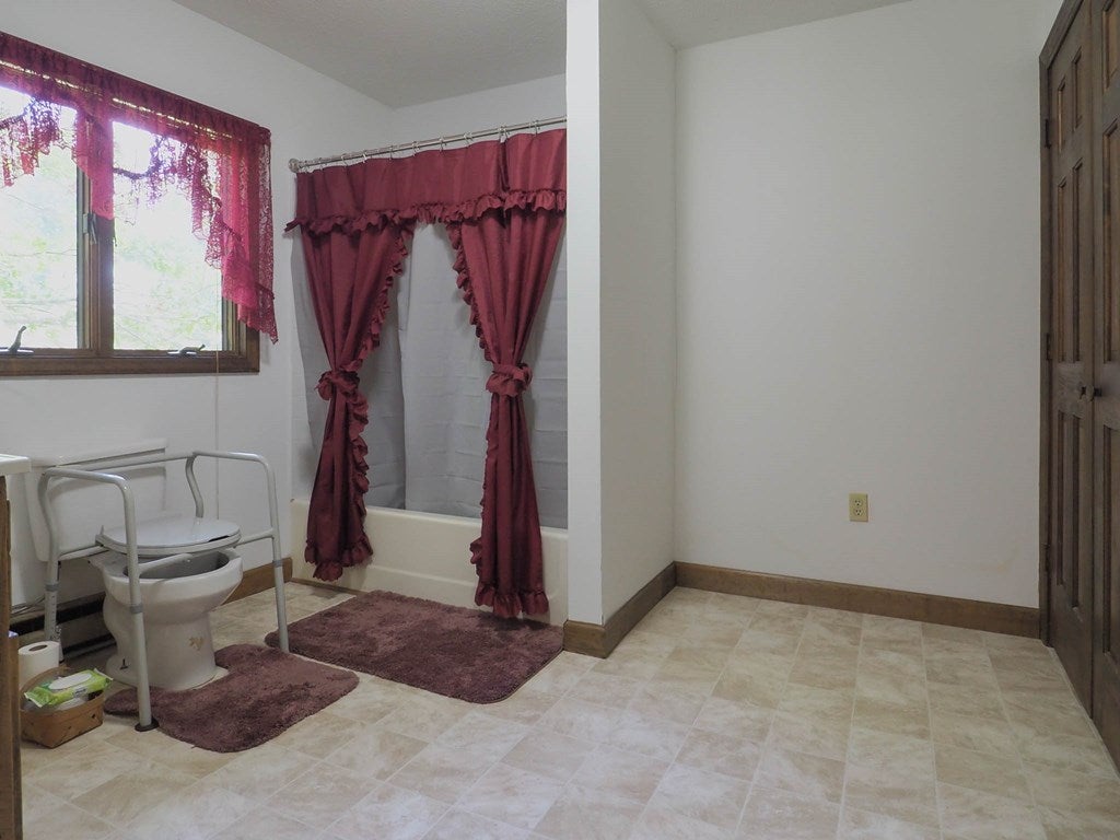 2173 Edmonds Road Galax, VA 24333 - Photo 23 of 37 Gallery Image 23