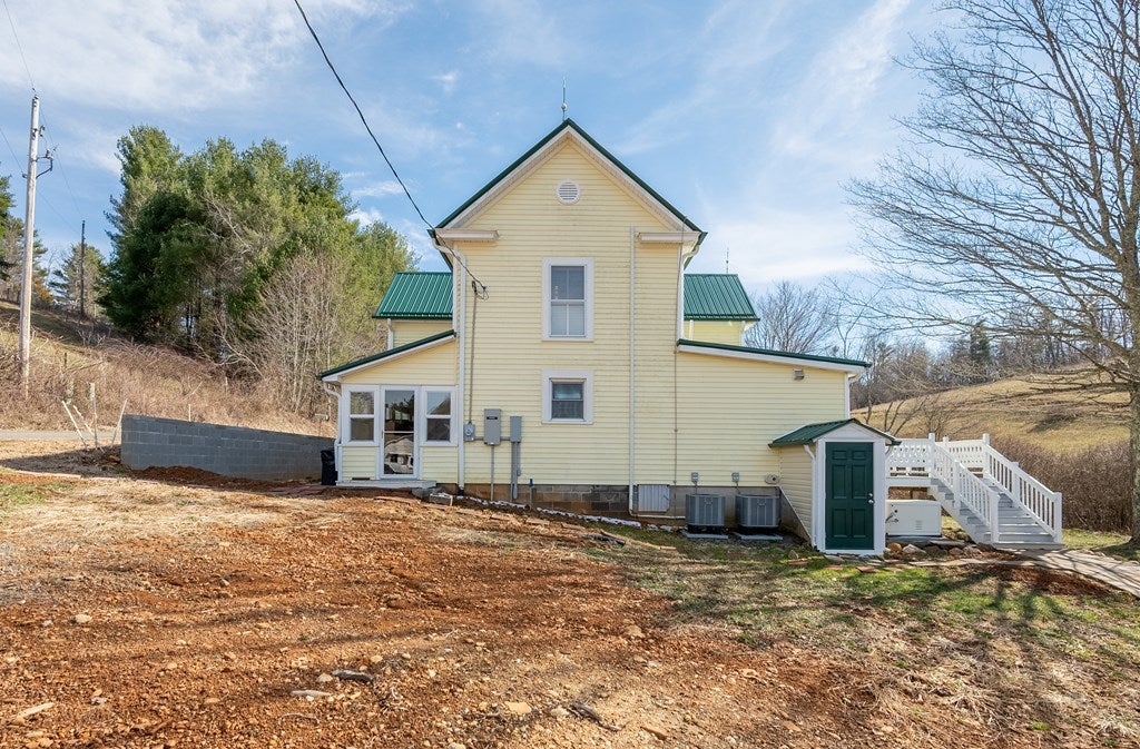 75 A Borderline Road Willis, VA 24380 - Photo 7 of 74 Gallery Image 7