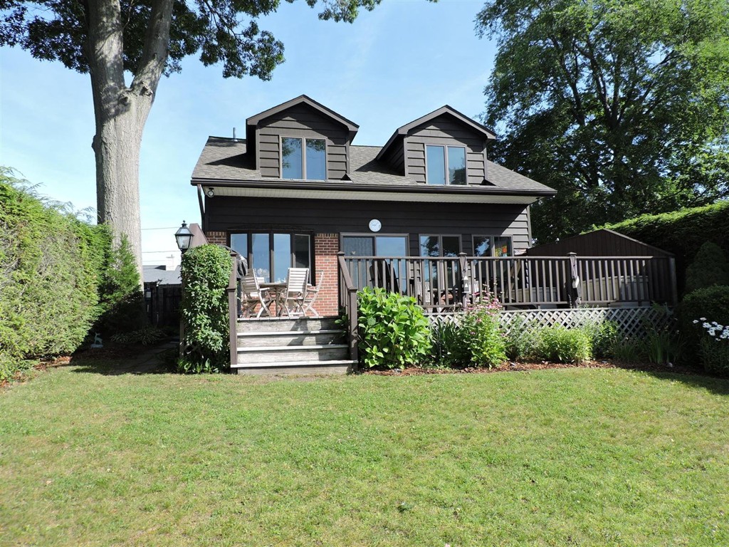 46 Point Pleasant Road Webster, MA 01570 - Photo 2 of 30 a front view of a house with garden