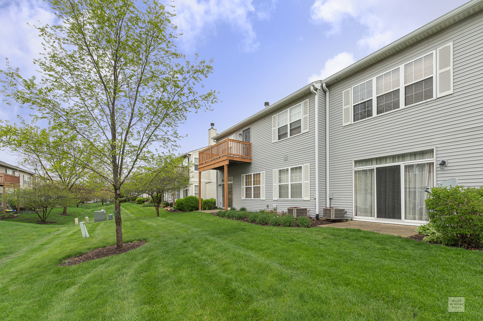 2510 Golf Ridge Circle Naperville, IL 60563 - Photo 10 of 10 a front view of house with a garden