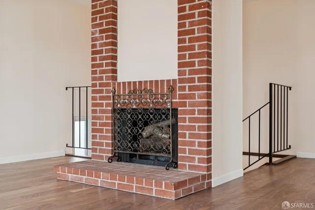 a view of livingroom with hardwood