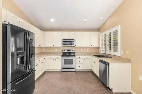 $2,800 | 295 West Goldfinch Way, Chandler, AZ 85286
