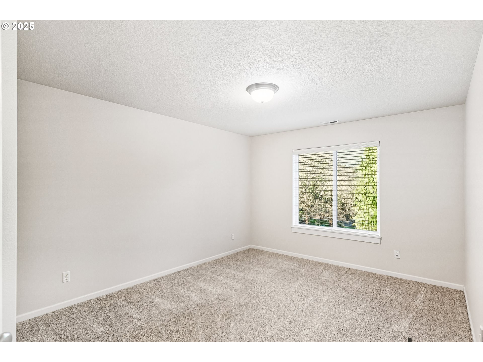 12845 Southwest Kraft Place Portland, OR 97223 - Photo 11 of 23
