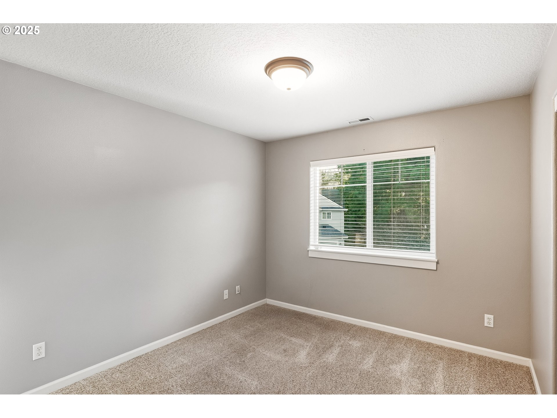 12845 Southwest Kraft Place Portland, OR 97223 - Photo 12 of 23