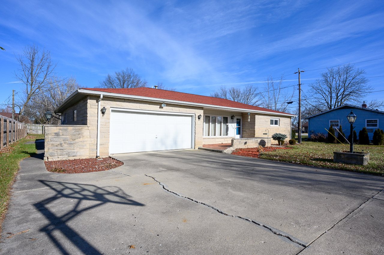 1616 Lower Huntington Road Fort Wayne, IN 46819 - Photo 2 of 35