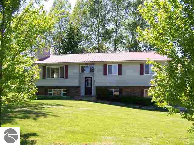 5033 Stricker Road Traverse City, MI 49684 - Photo 2 of 25 1734109-1.JPG