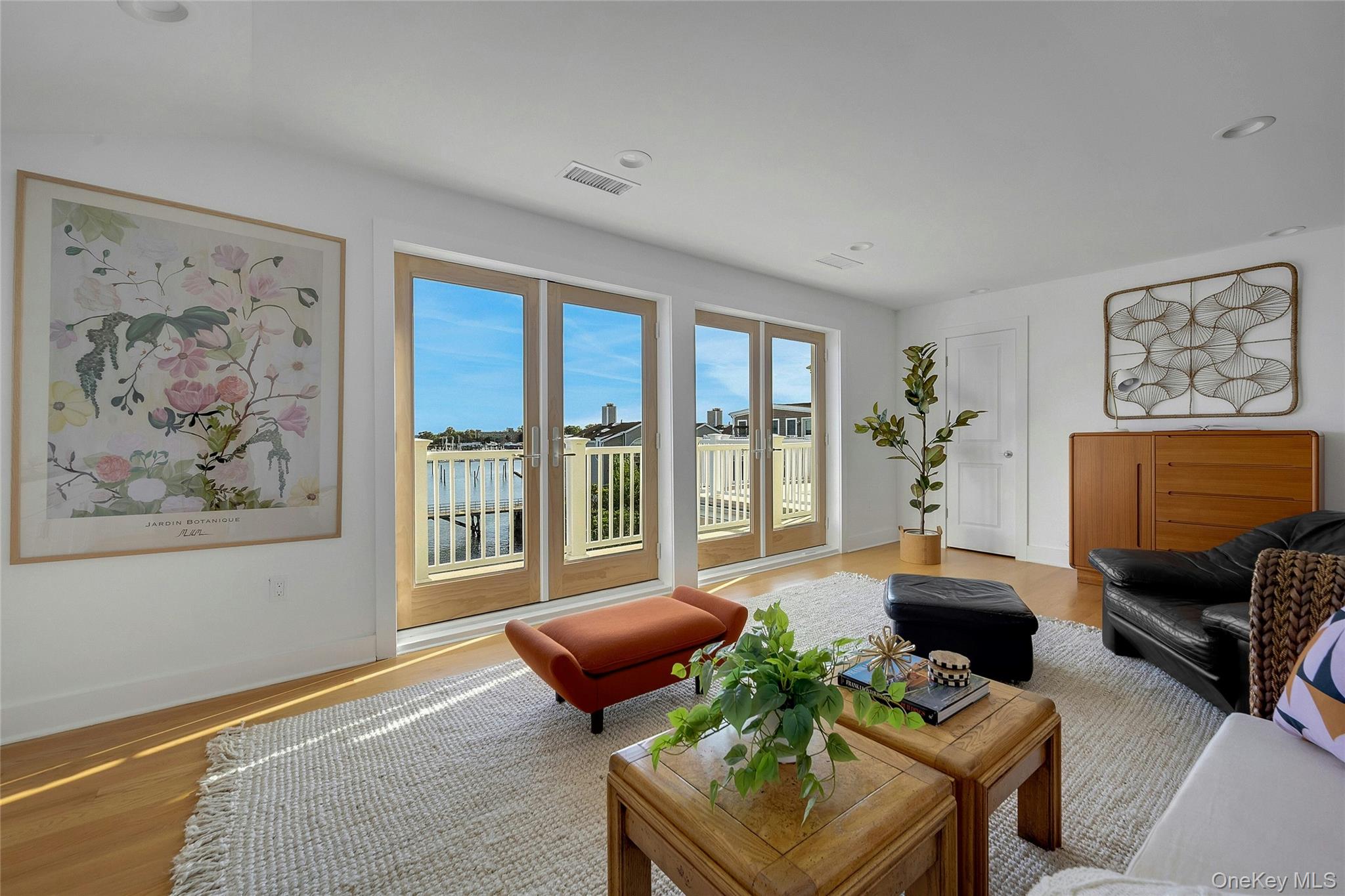 39 Island Point Bronx, NY 10464 - Photo 21 of 37 a living room with furniture and a large window