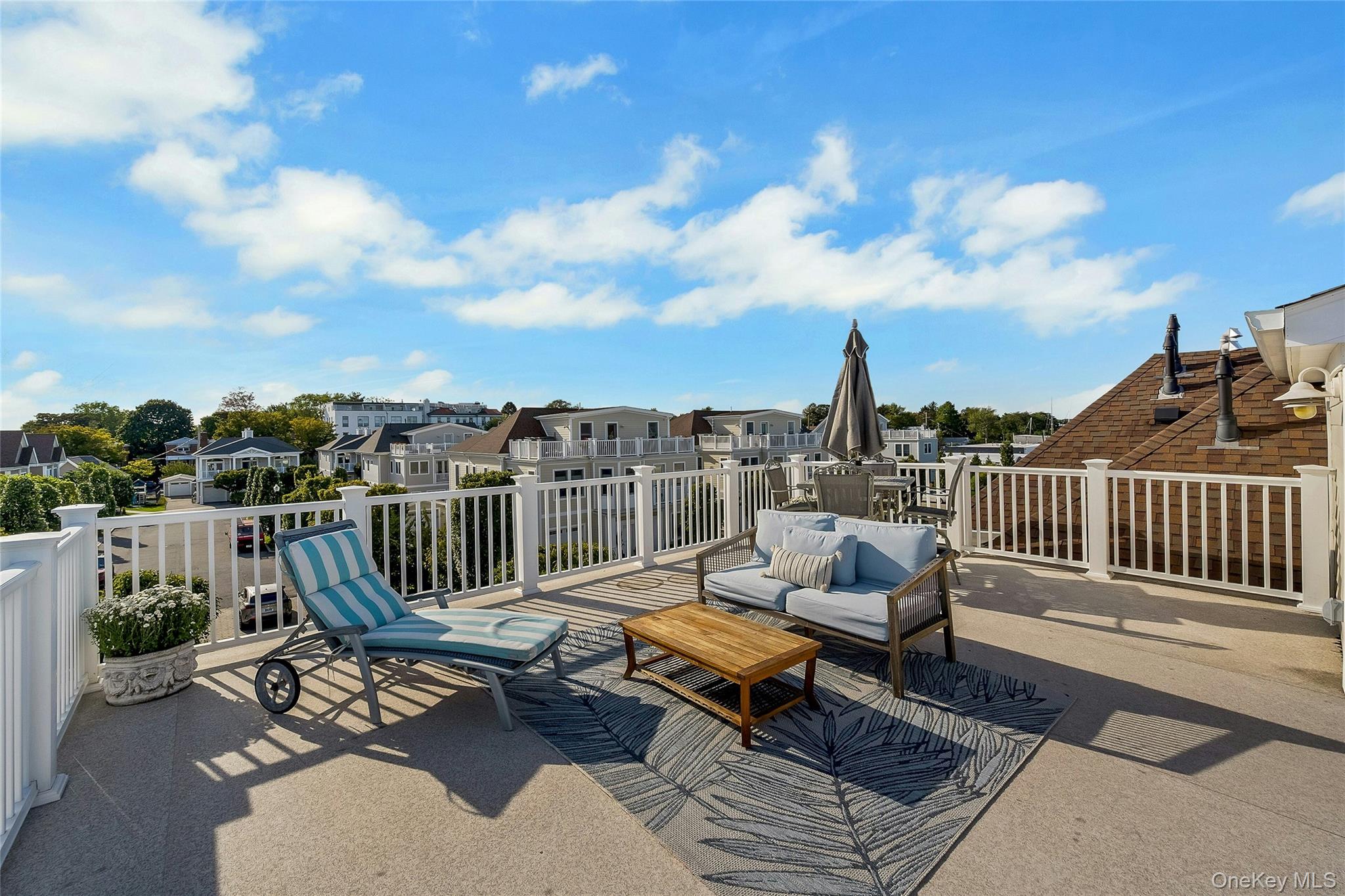 39 Island Point Bronx, NY 10464 - Photo 25 of 37 a view of a terrace with seating space