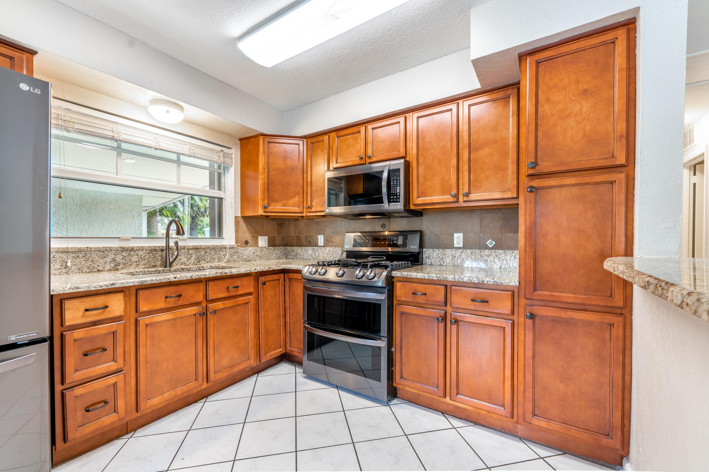 1219 South 10th Street Fort Pierce, FL 34950 - Photo 22 of 29 Kitchen