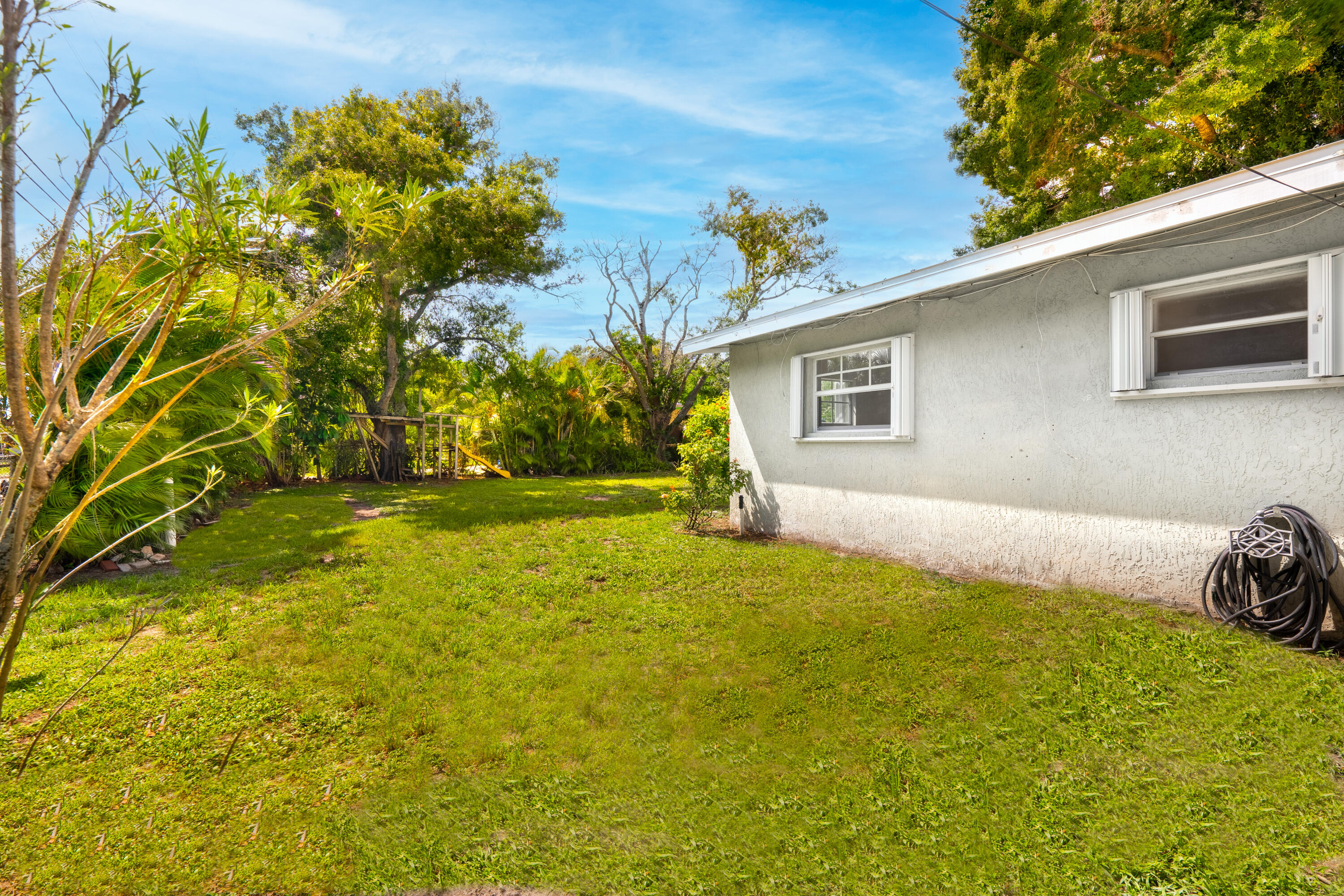 1219 South 10th Street Fort Pierce, FL 34950 - Photo 24 of 29 Side