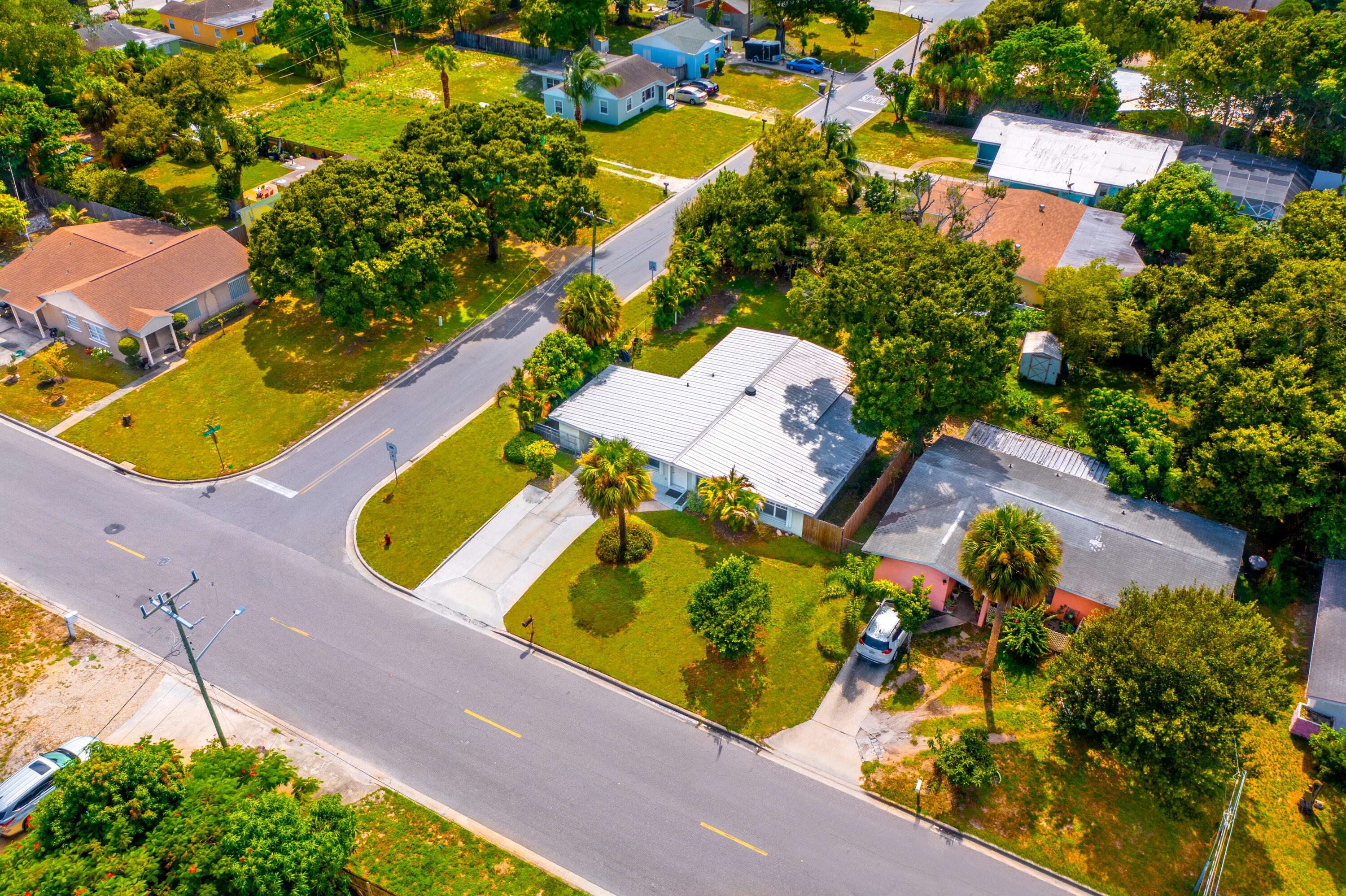 1219 South 10th Street Fort Pierce, FL 34950 - Photo 4 of 29 Top