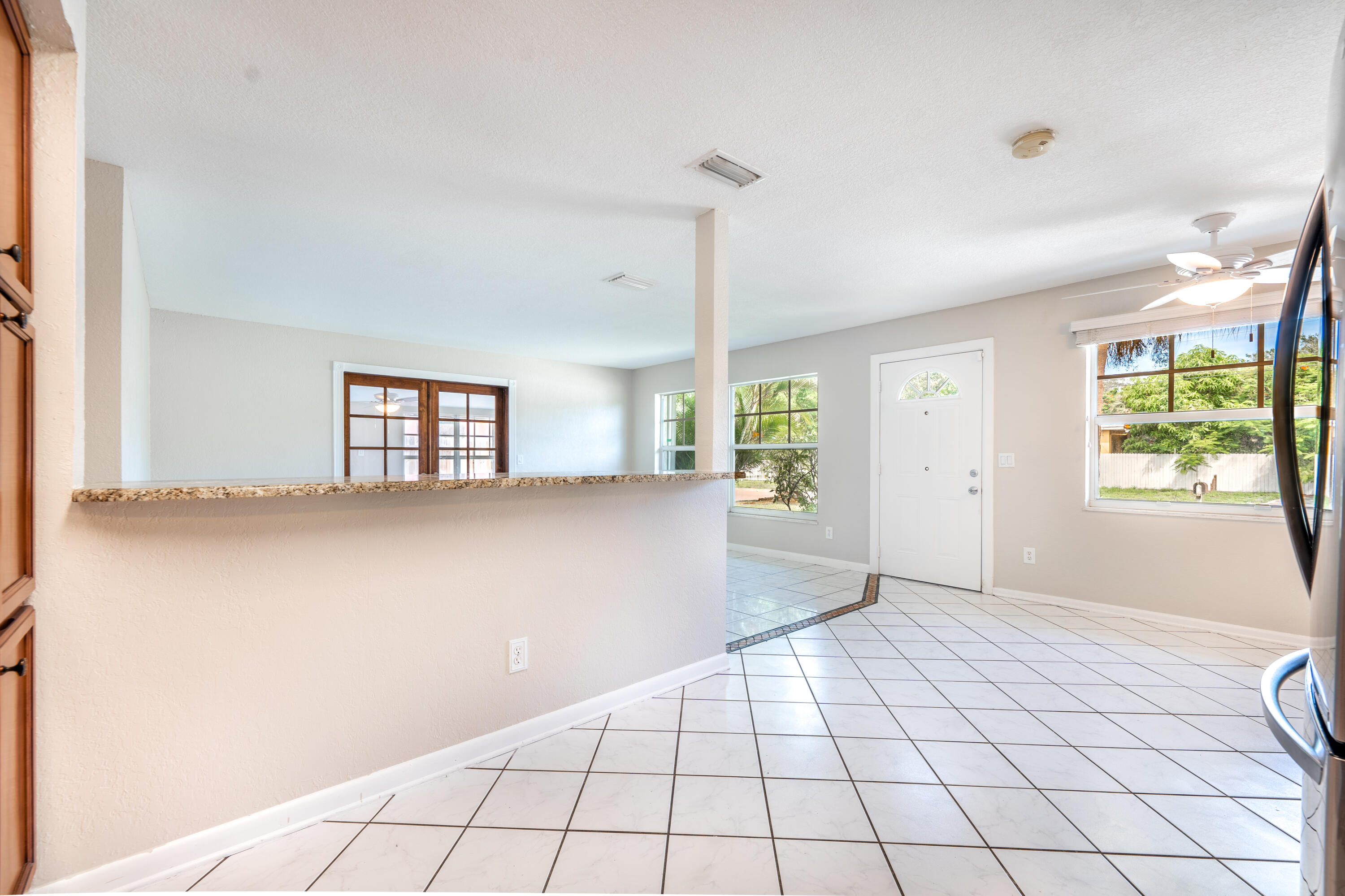 1219 South 10th Street Fort Pierce, FL 34950 - Photo 9 of 29 Kitchen