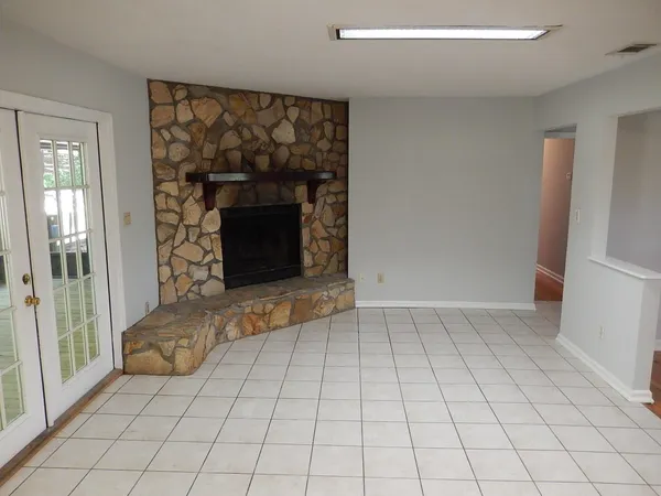 $2,550 | 1903 Skyland Drive, Tallahassee, FL 32303