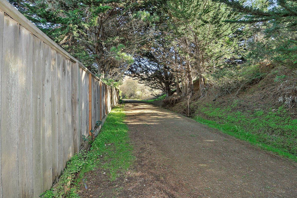 320 Seaside Drive Pacifica, CA 94044 - Photo 23 of 34