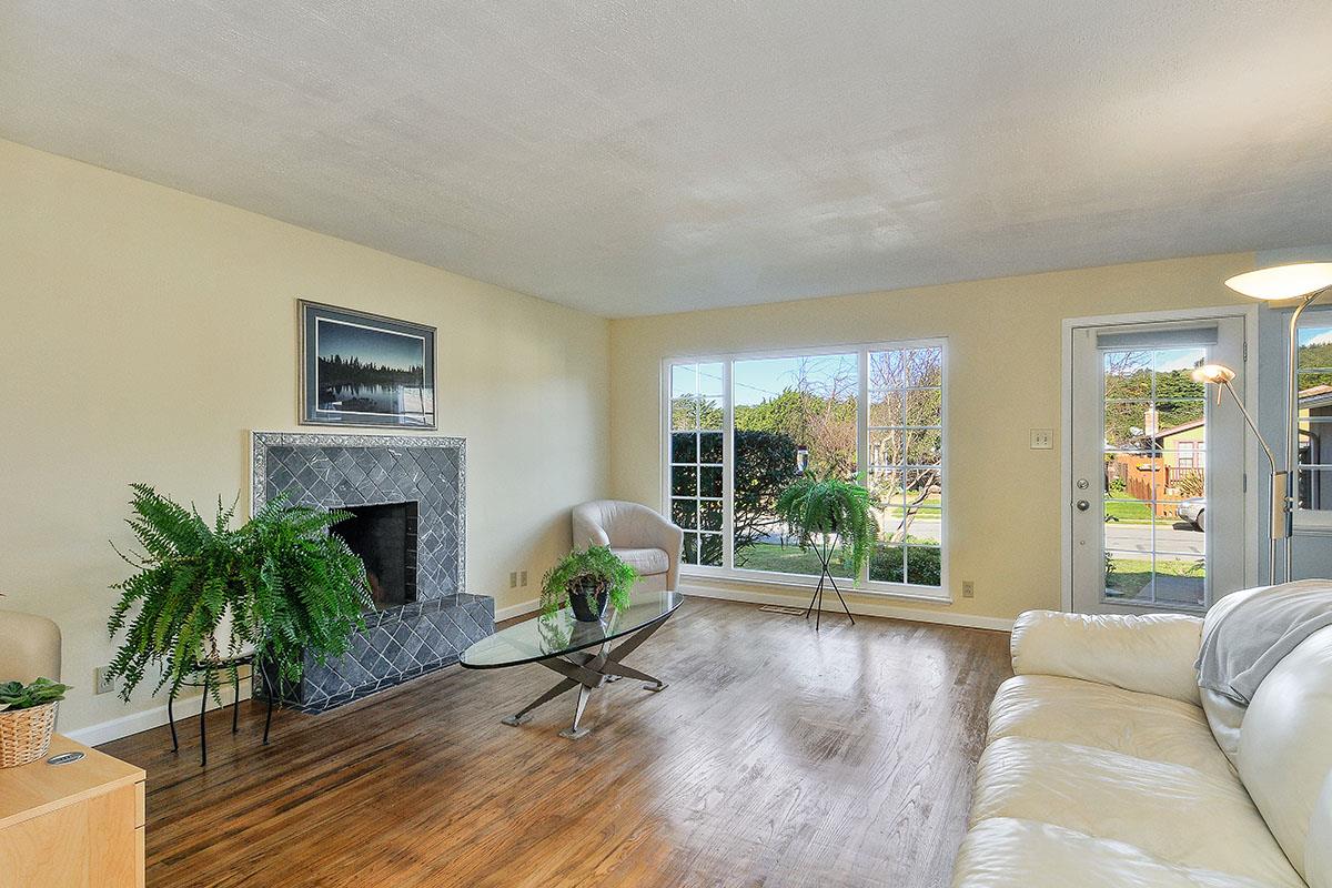 320 Seaside Drive Pacifica, CA 94044 - Photo 4 of 34