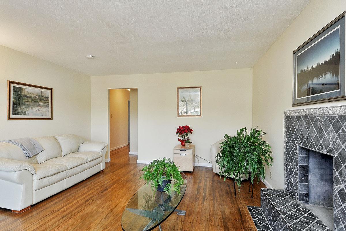 320 Seaside Drive Pacifica, CA 94044 - Photo 5 of 34