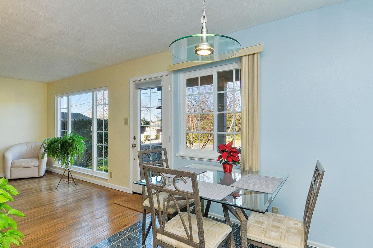 320 Seaside Drive Pacifica, CA 94044 - Photo 7 of 34