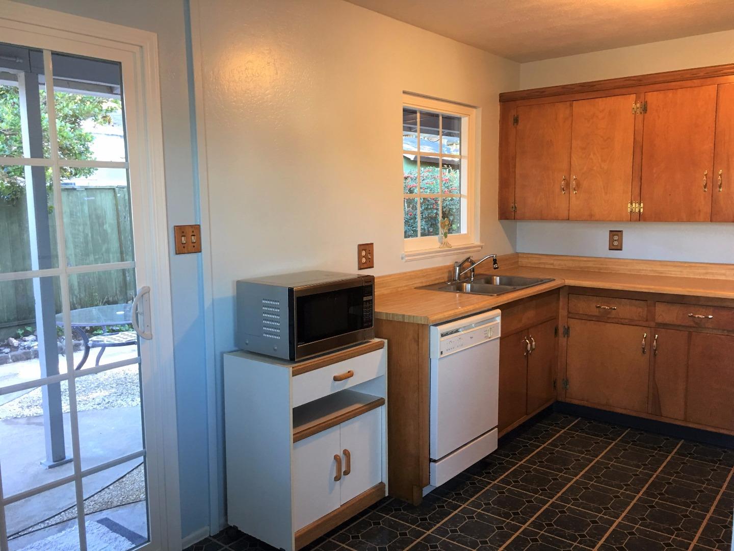 320 Seaside Drive Pacifica, CA 94044 - Photo 10 of 34