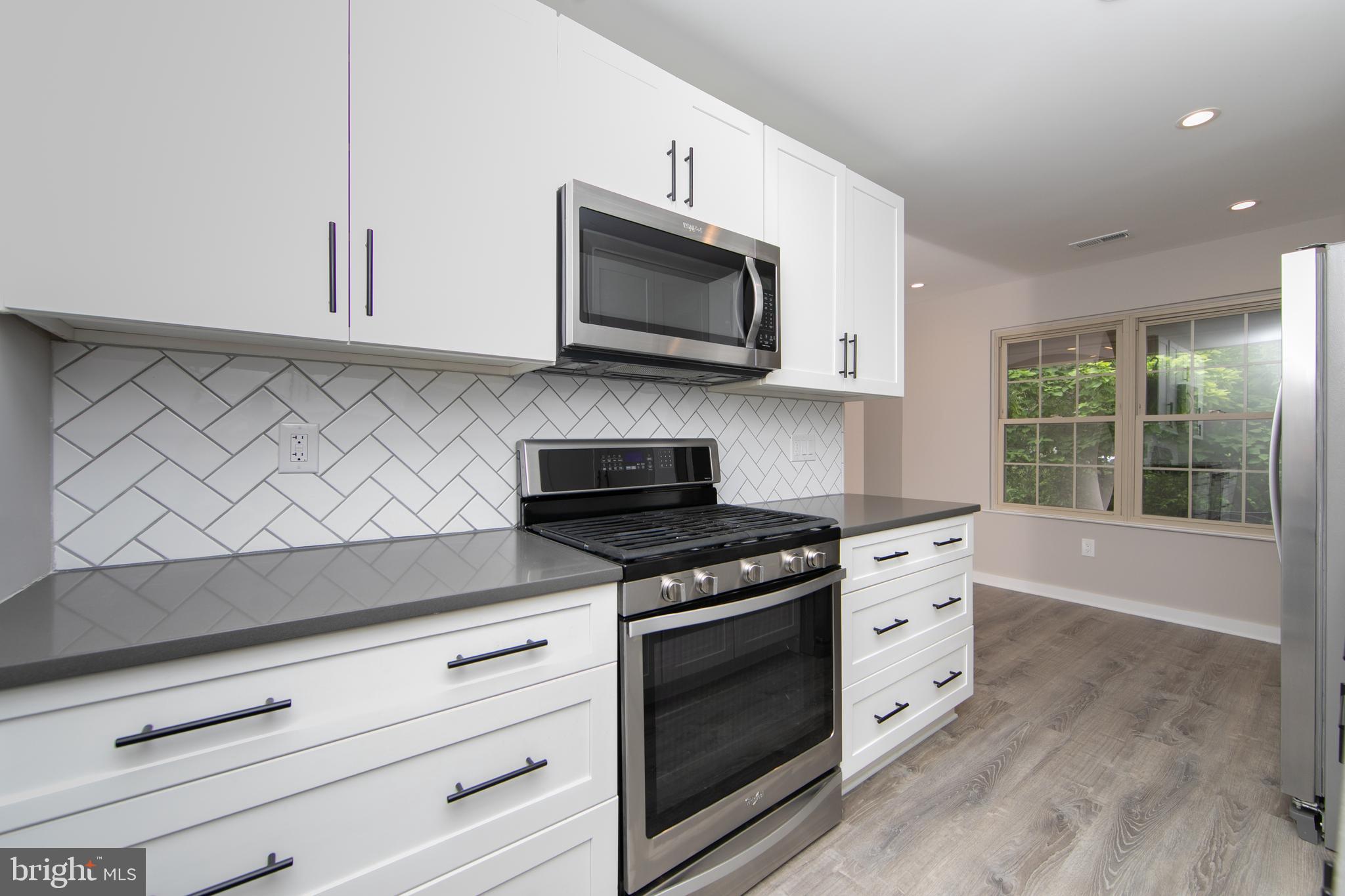 306 Tavistock Road Cherry Hill, NJ 08034 - Photo 15 of 33 5 Burner gas range and microwave