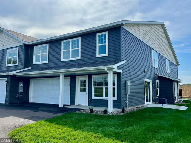 $274,900 | 809 Tomahawk Court, Madison Lake, MN 56063