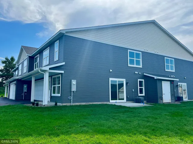 $274,900 | 809 Tomahawk Court, Madison Lake, MN 56063