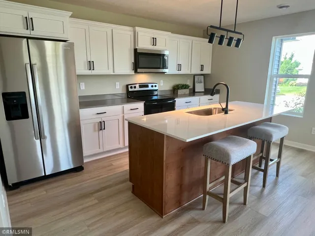 $274,900 | 809 Tomahawk Court, Madison Lake, MN 56063