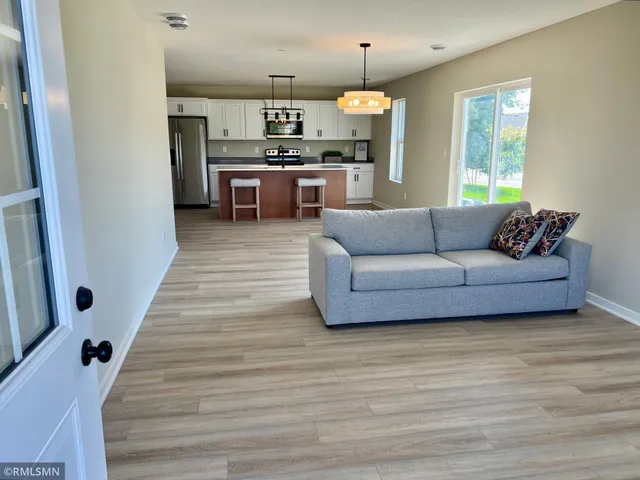 $274,900 | 809 Tomahawk Court, Madison Lake, MN 56063