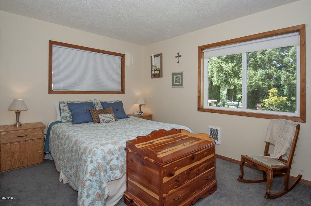 316 Old River Road Northeast Siletz, OR 97380 - Photo 15 of 37 Master Bedroom - View 1 (1024x680)
