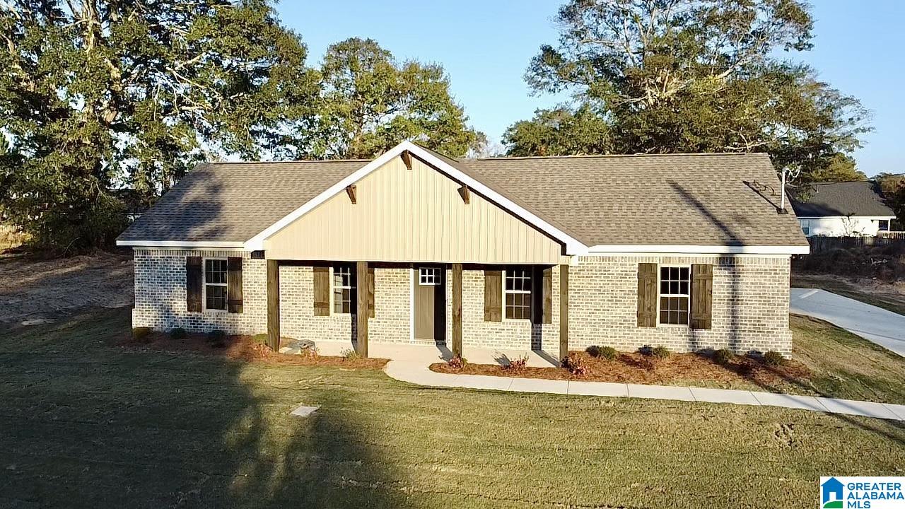 408 17th Street Clanton, AL 35045 - Photo 1 of 27
