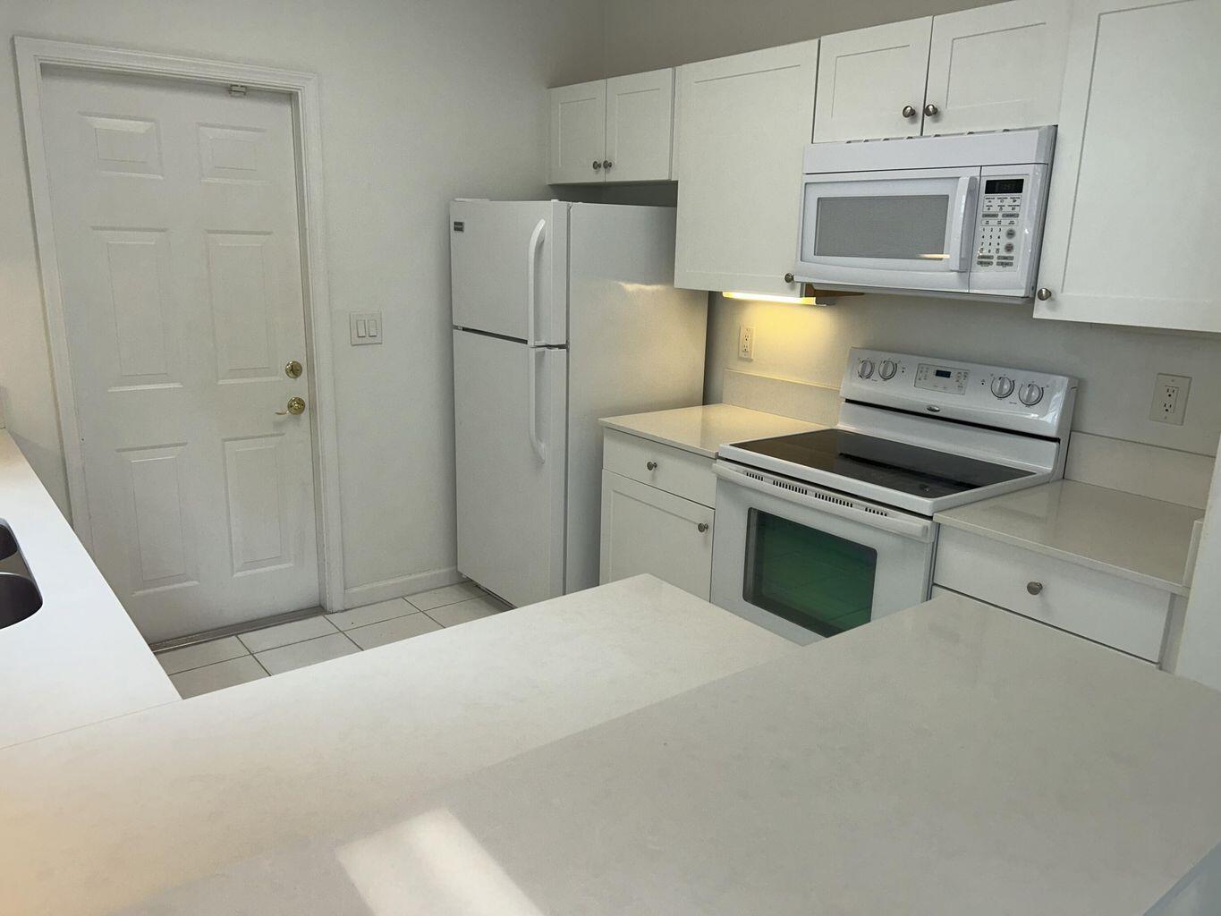 278 Laurel Oaks Way Jupiter, FL 33458 - Photo 7 of 27 Kitchen4