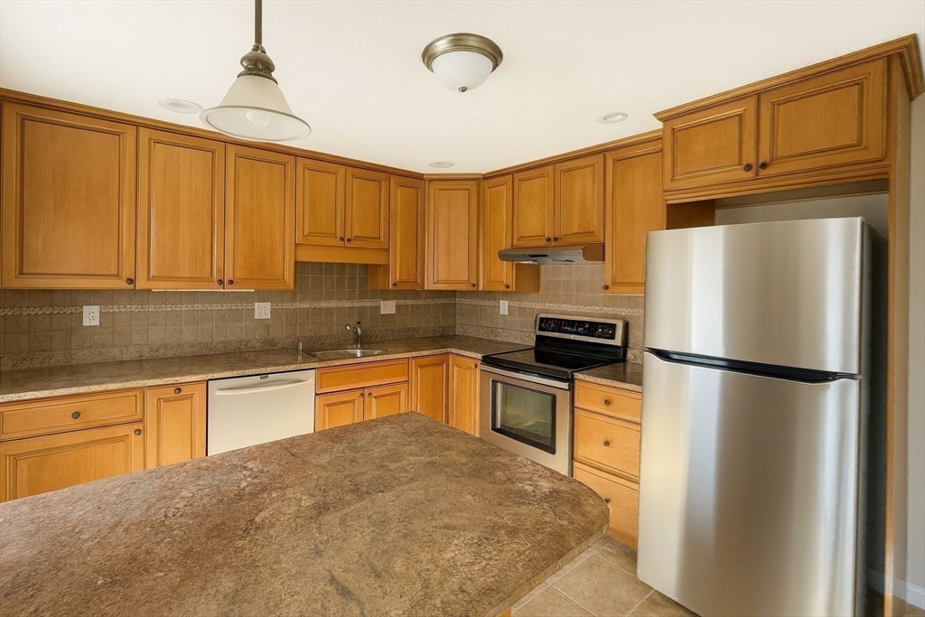46 Union Square, Unit 46 Randolph, MA 02368 - Photo 5 of 21 Gallery Image 5