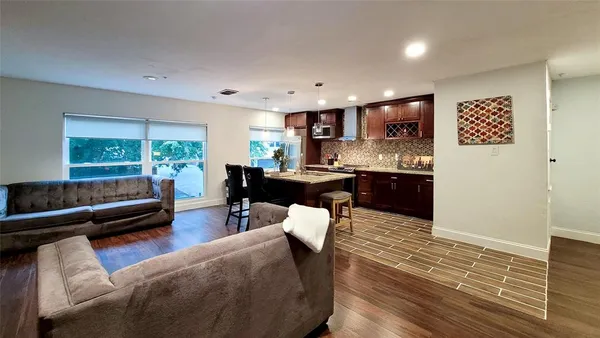 $1,800 | 5815 Phoenix Drive, Unit 12, Dallas, TX 75231